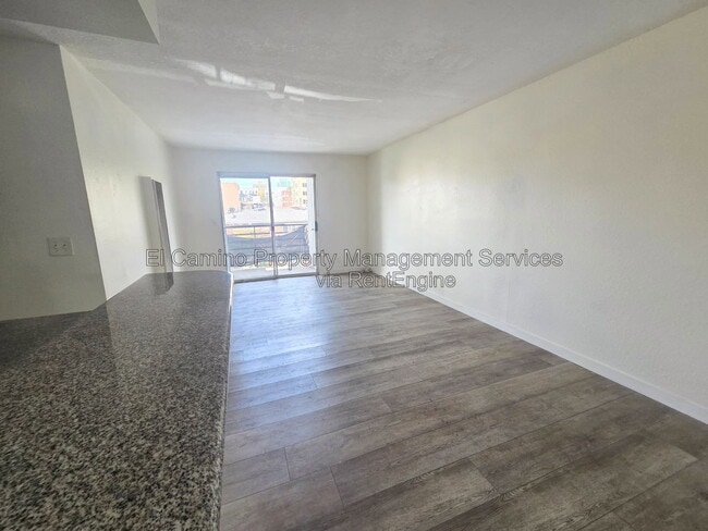 Building Photo - 327 Chestnut Ave