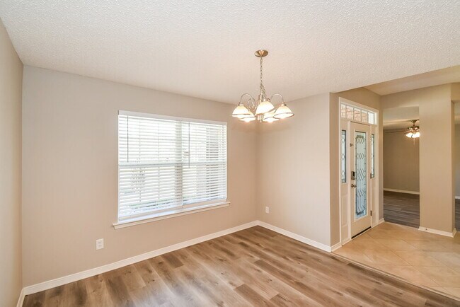 Foto del edificio - 3631 Whisper Creek Blvd