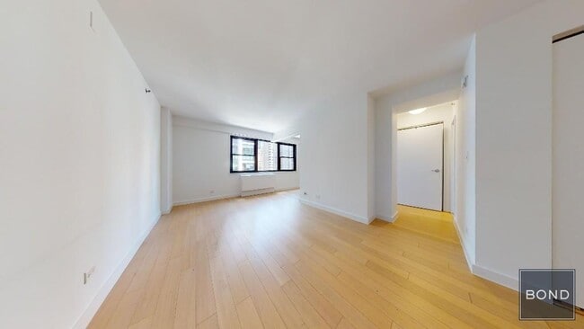 Building Photo - 222 E 39th St