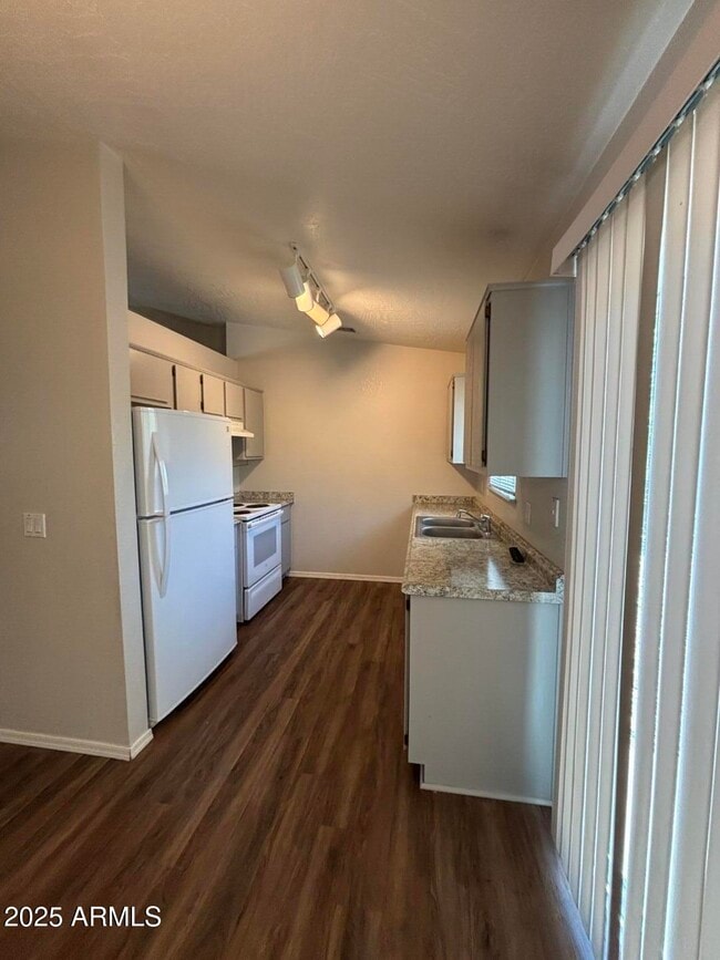 Building Photo - 719 Desert Jewel Dr