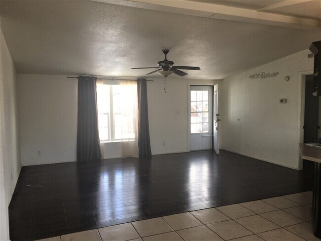 Building Photo - Stunning Home in Greeley