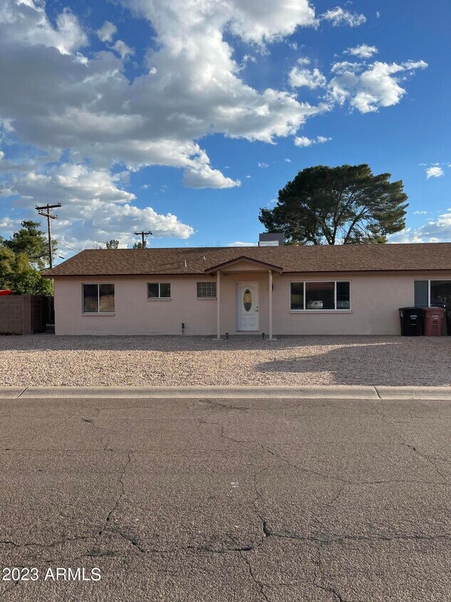 Foto principal - 7627 E 4th St