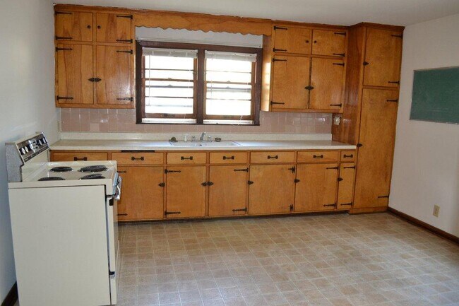 Building Photo - 932 Erin Street #1