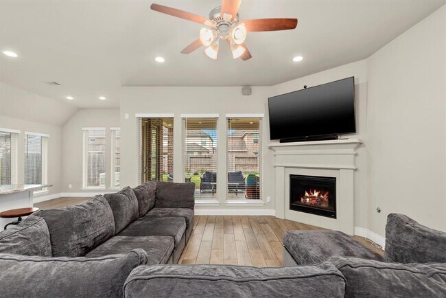 Foto del edificio - 4101 Emerson Cove Dr