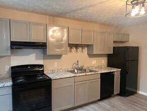 Building Photo - 817 Odom Dr