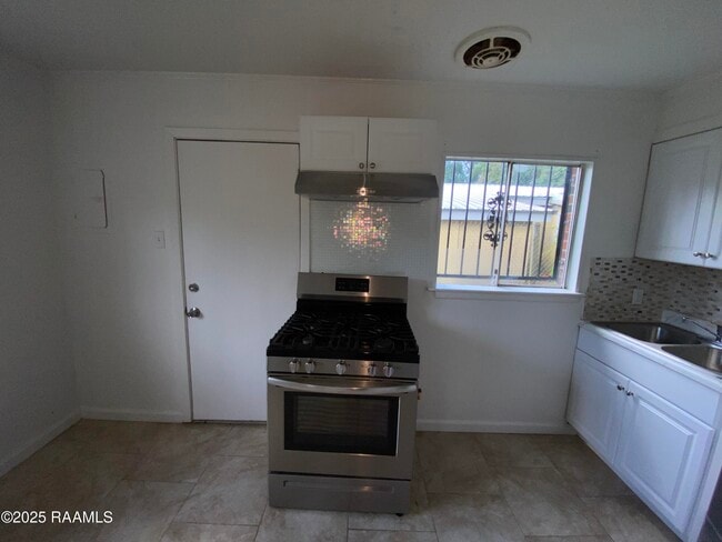 Building Photo - 12355 Palmyra Dr