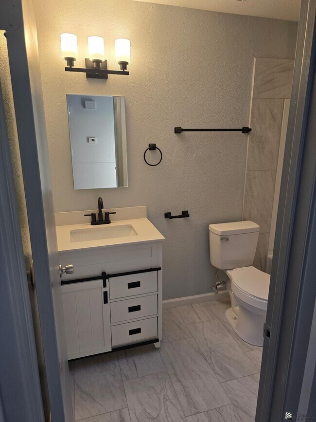 Foto del edificio - 4598 W 17th St