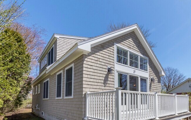 Building Photo - 21 Myrica Ave