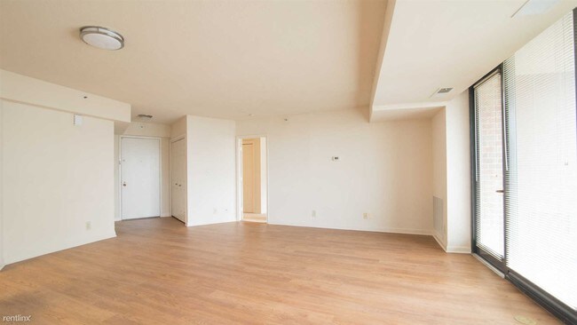 Foto del edificio - 1505 Crystal Dr