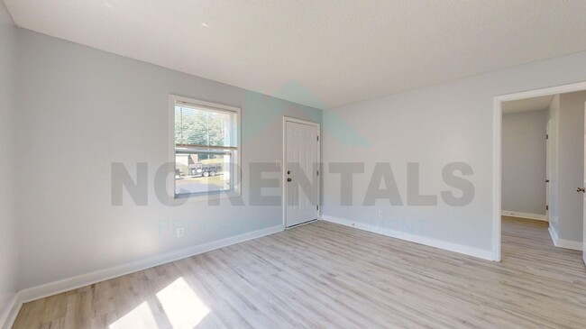 Building Photo - Newly Renovated Gem 2-Bedroom, 1-Bathroom ...