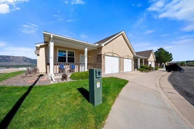 Foto del edificio - 1335 Villa Grove