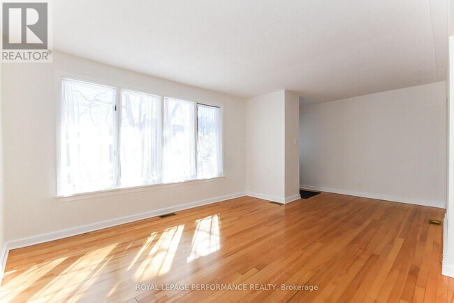 Photo du bâtiment - 1867 Kingsdale Ave