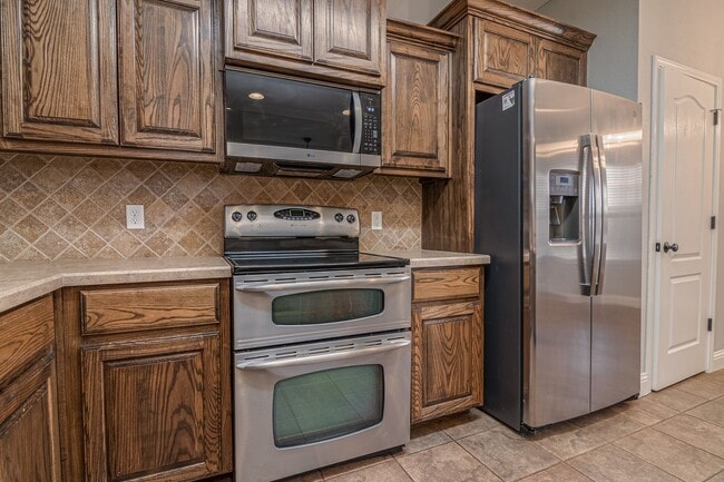 Building Photo - 5710 Llano Ct