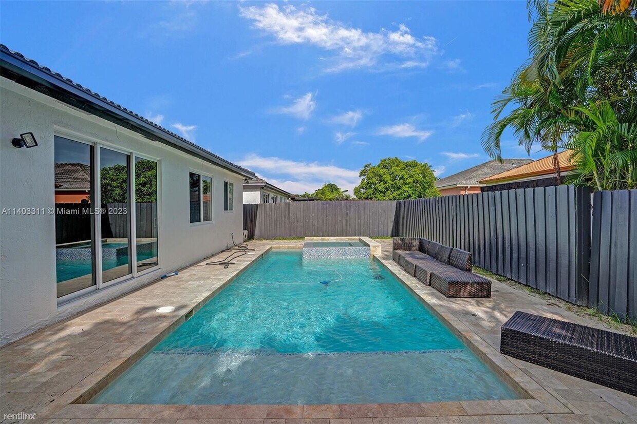 Primary Photo - 4 br, 2 bath House - 8843 NW 167th St