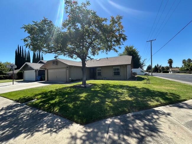 Building Photo - 2088 Shadow Park Dr