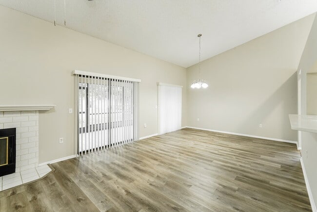 Building Photo - 8046 Hathaway Dr