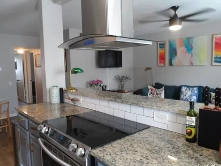 Foto del edificio - 7834 Broadway-338.41