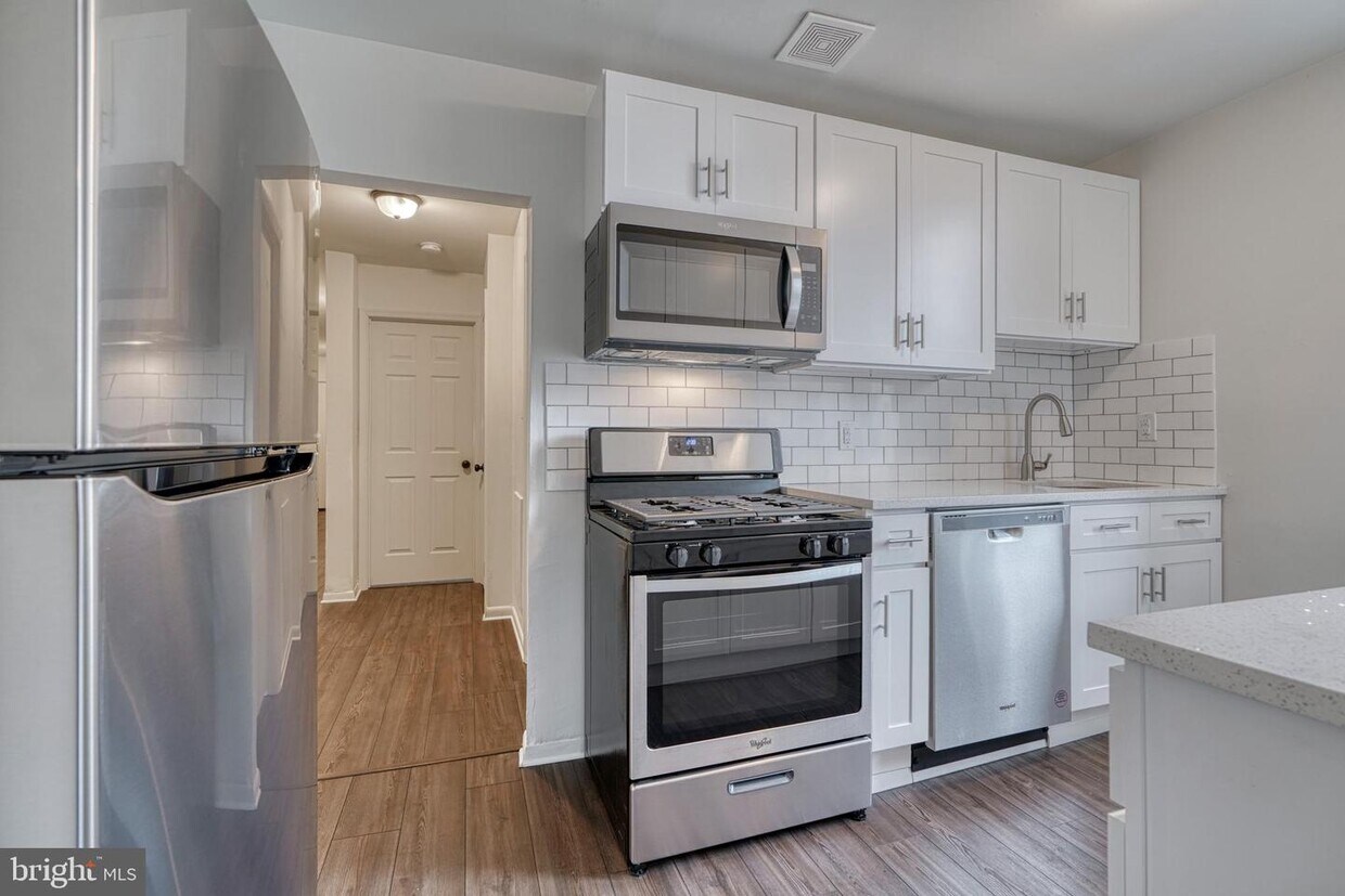 Building Photo - 2324 Callow Ave