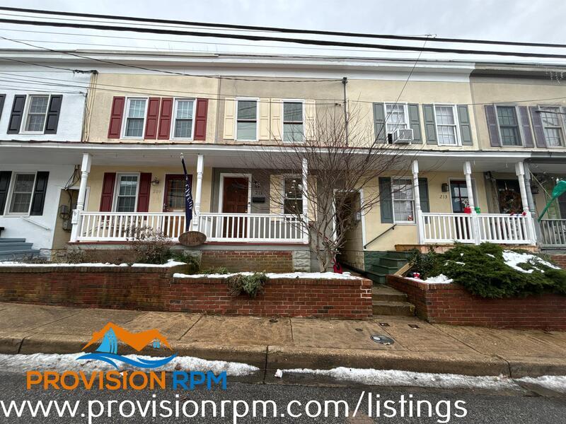 Primary Photo - 211 Clay St