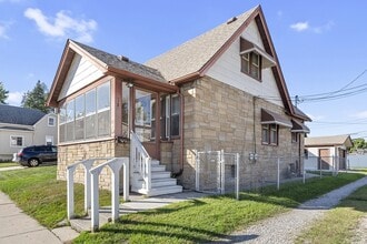 Building Photo - 1126 Cedar St