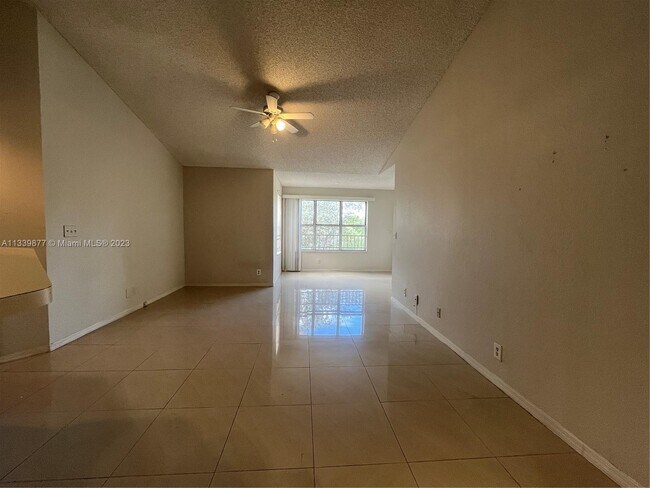 Building Photo - 3450 Pinewalk Dr N