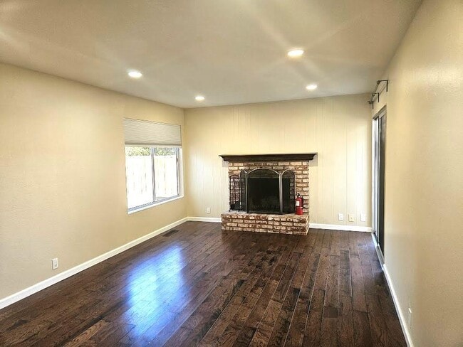 Building Photo - 808 Moraga Dr