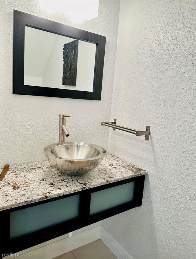 Building Photo - 2 br, 2.5 bath Townhome - 9500 Stanley Ln