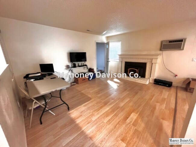 Building Photo - Updated 3 bed/2 bath Southwest Santa Rosa ...