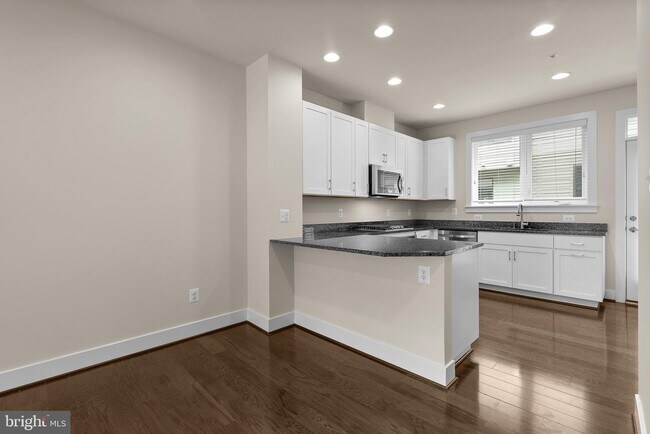Building Photo - 10413 Fernwood Rd