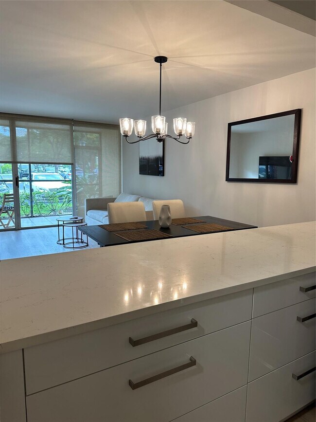 Foto del edificio - 3821 Environ Blvd