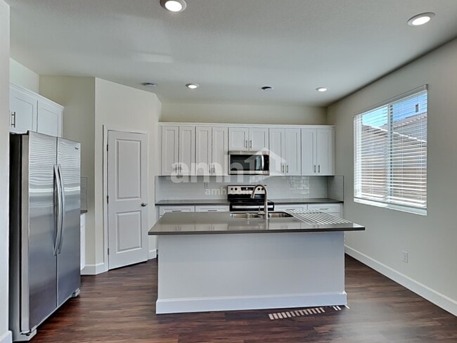 Building Photo - 8863 Carmine Cob Ave