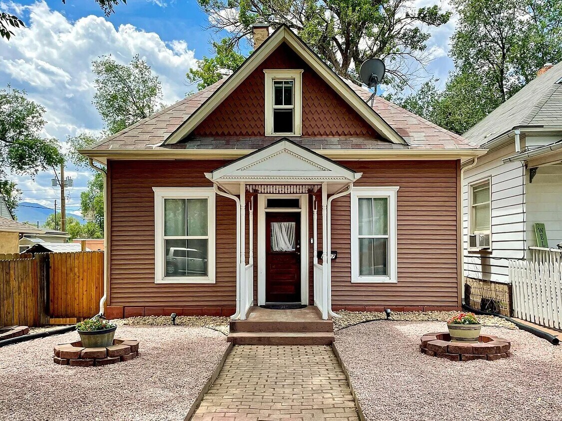 Primary Photo - Charming home in the heart of Old Colorado...