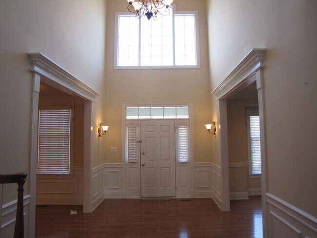 Building Photo - 10701 Round Brook Cir