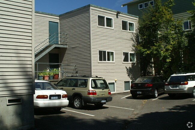 Garden Pointe Apartments Seattle / Jackson Street