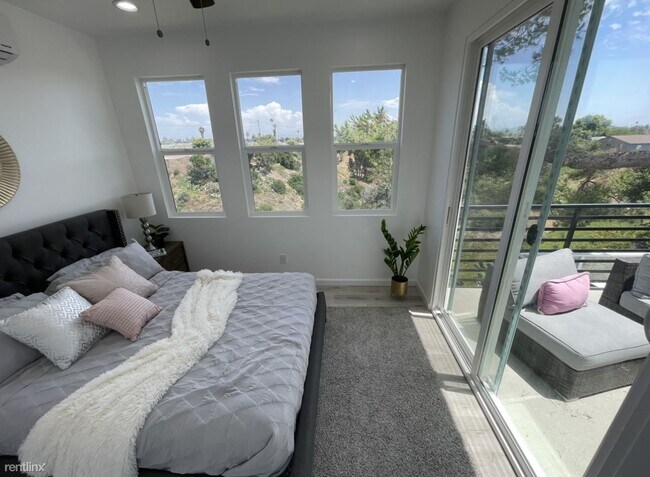 Foto del edificio - 3 br, 2 bath House - 4325 Clairemont Drive