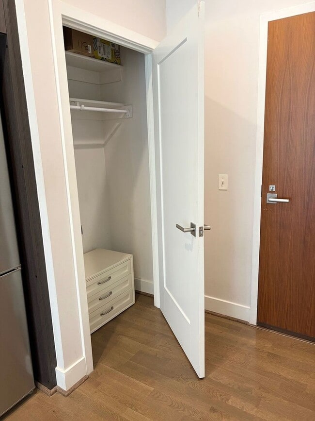 Building Photo - Southwest Water Front One Bedroom W/All Am...