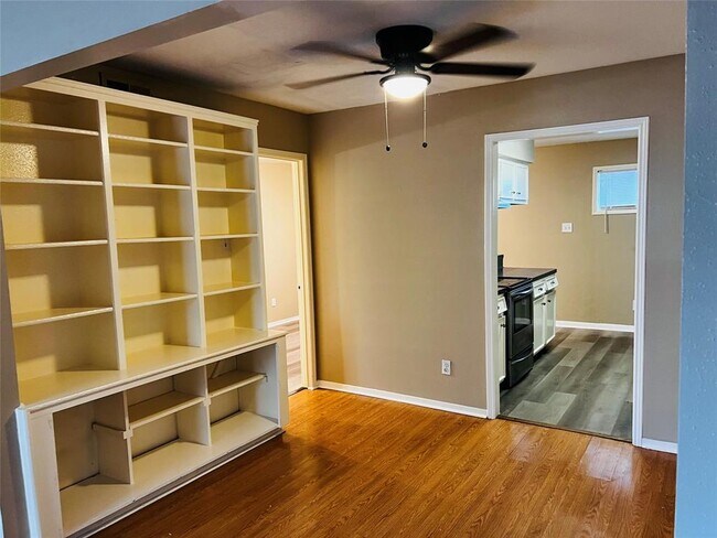 Building Photo - 1069 Willow Oaks Cir