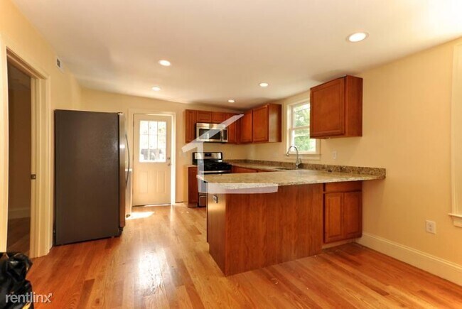 Building Photo - 4 br, 2 bath House - 35 Pratt St