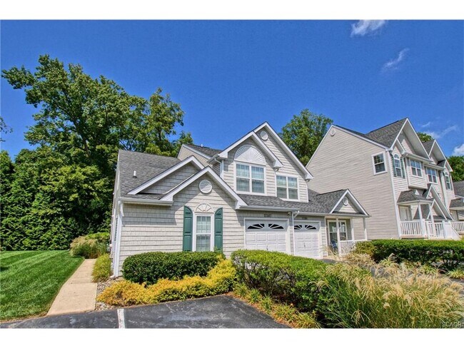 Front - 17287 Queen Anne Way