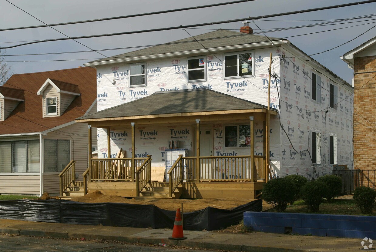 Building Photo - 408 Chester Ave