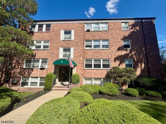 Building Photo - 6 Hillside Ave