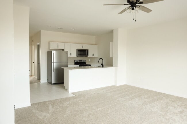 Building Photo - Oak Hill Apartments