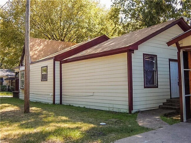 Building Photo - 2645 Burger Ave
