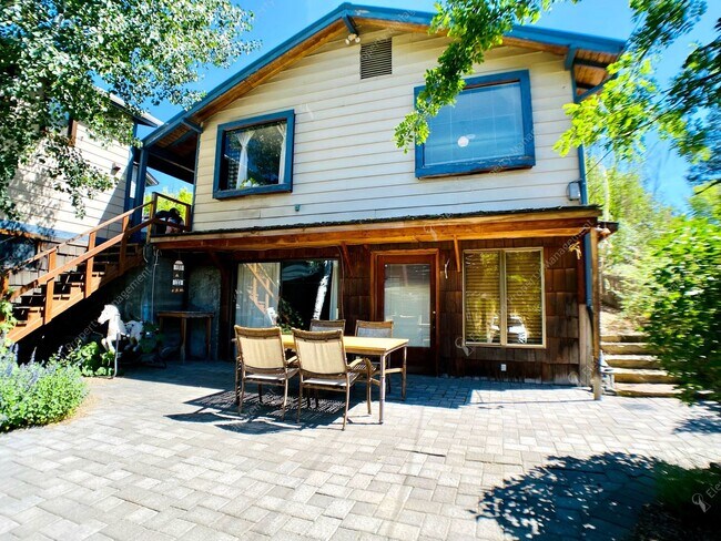 Building Photo - Unfurnished - Charming 3-Bedroom Home in D...