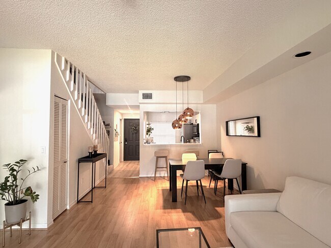 Foto del edificio - 1018 Woodshire Ln