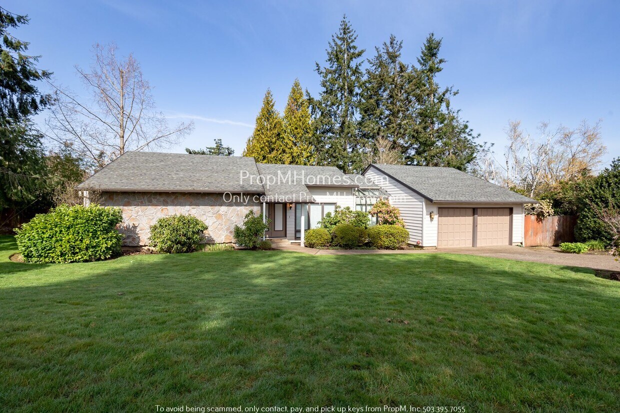 Primary Photo - Gorgeous Three Bedroom West Linn Home w/ O...