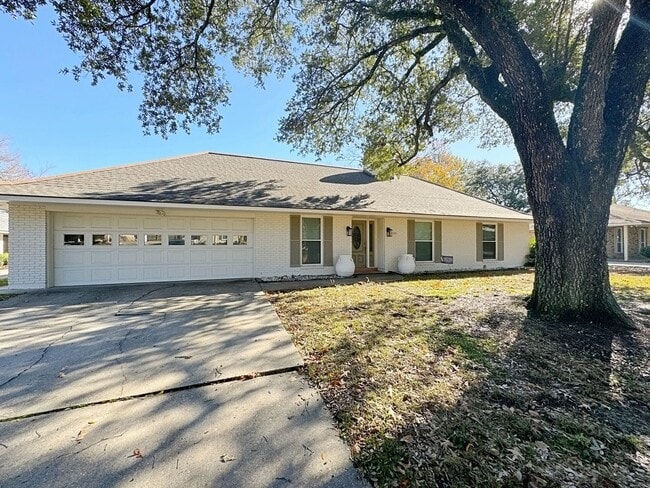 Building Photo - 3 Bedroom house in Tara Subdivision near T...