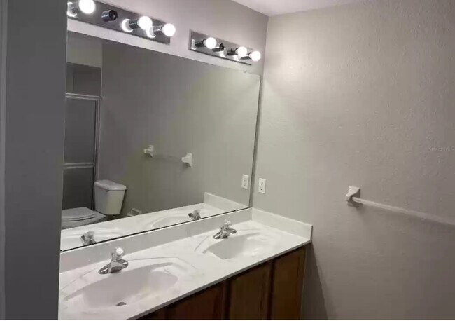 Baño principal - 4492 Adelaide Ave