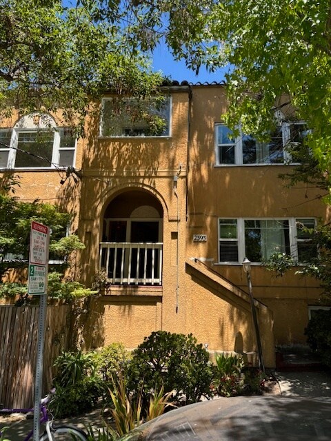 Edificio - 2393 Virginia St
