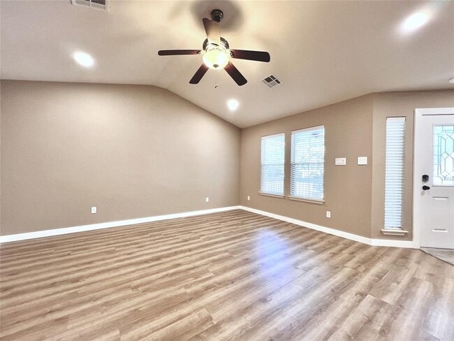 Foto del edificio - 1517 Big Thicket Dr